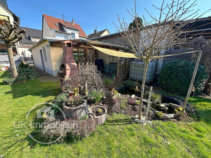 Erstbezug nach Sanierung 2,5-Zi-Whng im Dachgeschoss mit Gartenidylle – gemeinschaftl. Gartenbereich