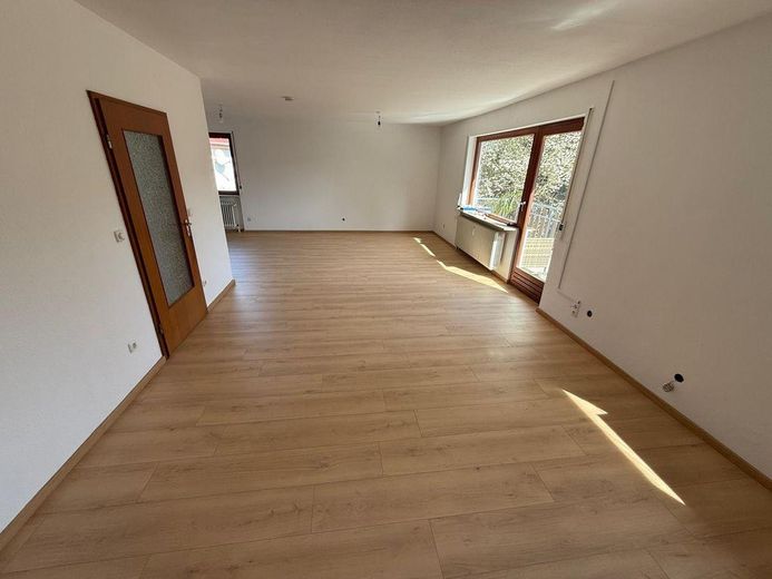 Zweifamilienhaus mit 2 sep. Wohneinheiten | Mögl. Anlageobjekt – Wohn/Esszimmer Wohnung OG
