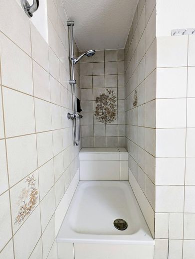 Provisionsfreie attraktive 3,5-Zimmer-Eigentumswohnung mit Garage in ruhiger Lage – Badezimmer
