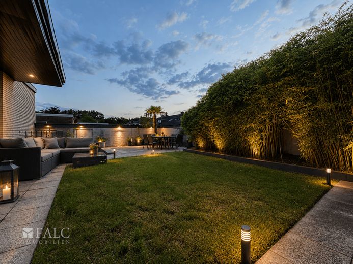 Bungalow mit Garten in ruhiger Wohnlage von Dorsten-Hardt – Gartenansicht (KI-Generiert)
