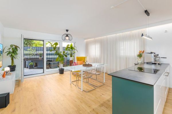 Wohnen wie im eigenen Haus: Stufenlos erreichbare 4,5-Zimmer-Wohnung mit zwei Bädern