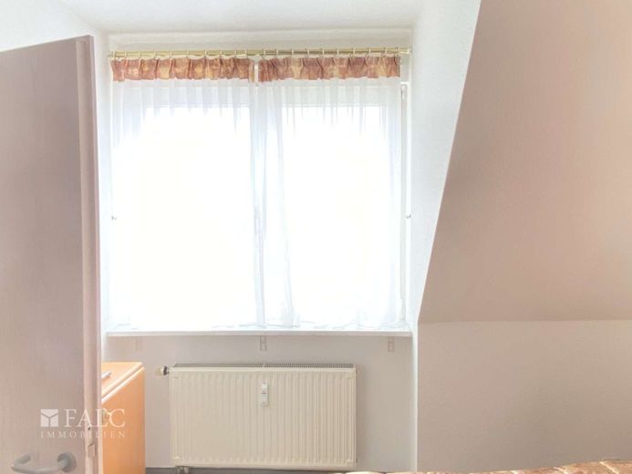 Helle Maisonettewohnung mit Südbalkon und Tiefgarage in Neudietendorf – Schlafzimmer DG