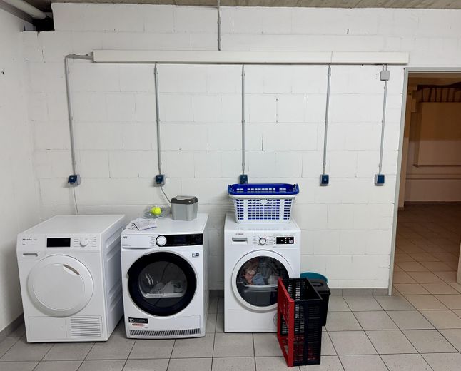 2-Zimmer-Souterrain-Wohnung mit Terrasse und EBK – Separater Waschraum  