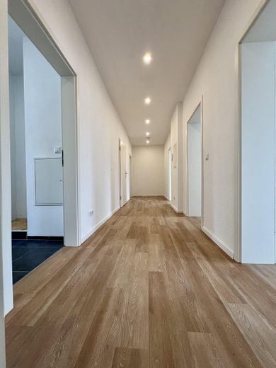 Schicke 4R-Wohnung | EBK | großes WoZi | Balkon | 2 Bäder – Herzlich willkommen