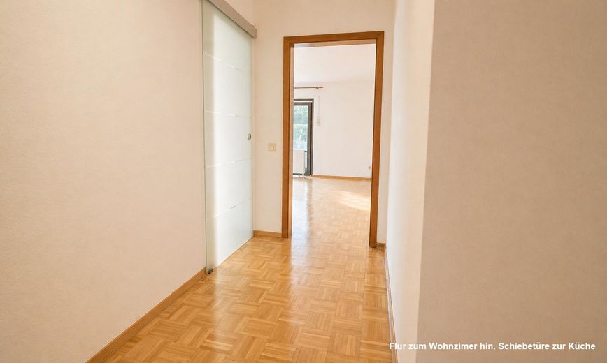 Accogliente abitazione di proprietà a Reutlingen: appartamento al piano terra di 3 locali con terrazza – Flur2