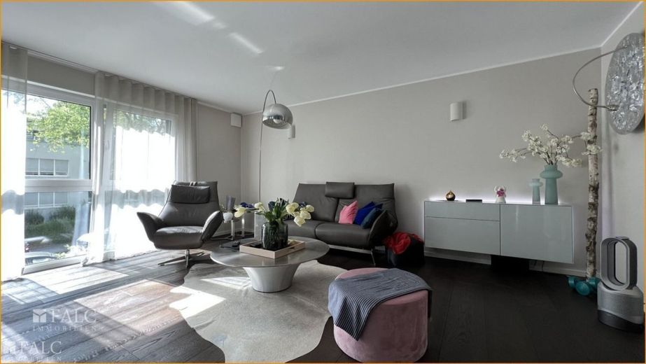Willkommen zuhause: Attraktive 3-Zimmer-Wohnung in München-Solln mit Wohlfühlgarantie! – Wohnzimmer