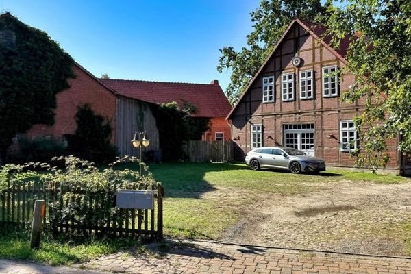 Beedenbostel: Vermieteter Resthof mit Entwicklungspotenzial