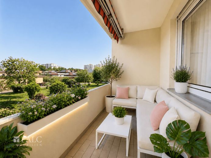 Zentral &amp; idyllisch 2 Zimmer mit Loggia, Blick ins Grüne – Loggia
