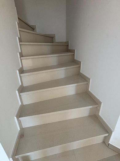 Familienfreundliche grosse Haushälfte – Foto 9