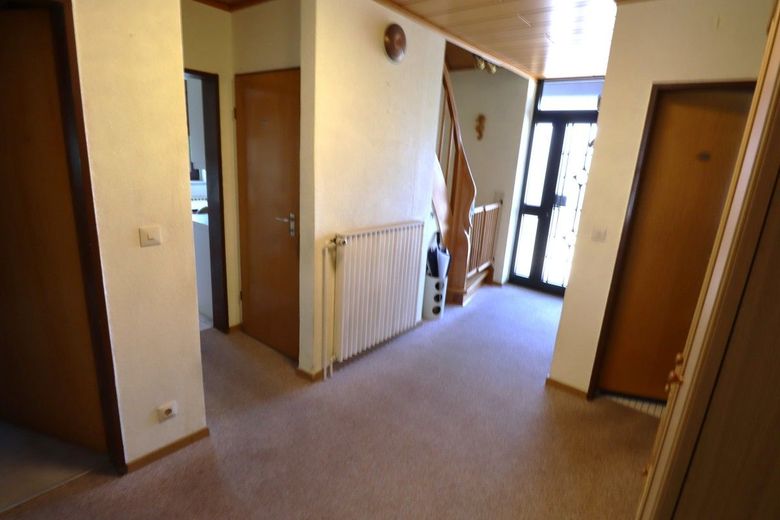 GESUCHT: junge Familie für Einfamilienhaus mit Garage und Vollkeller in WOB-Kreuzheide – Diele