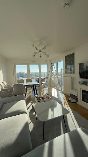 3-Zimmer-Penthouse -Wohnung in der Herzo-Base 12.22 – Wohnzimmer