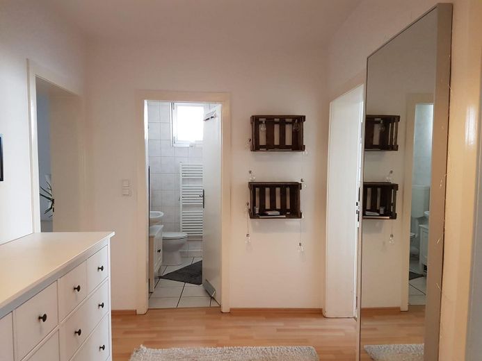 Helle 3-Zimmer-Wohnung mit Einbauküche in beliebter Wohnlage – Flur
