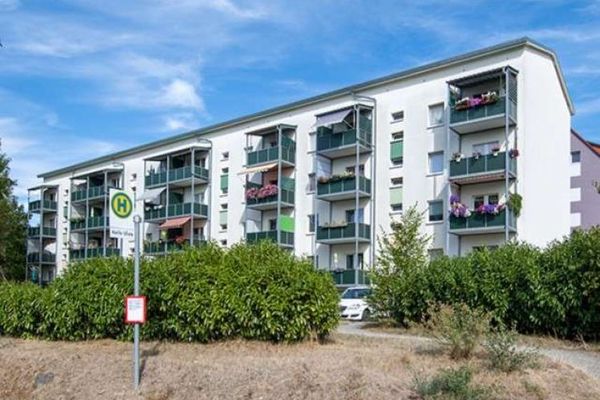 Drei-Raum-Wohnung mit Balkon! Erstbezug nach Modernisierung!