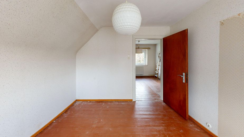 Maison individuelle indépendante avec grand terrain et beaucoup de potentiel – Obergeschoss Zimmer 3