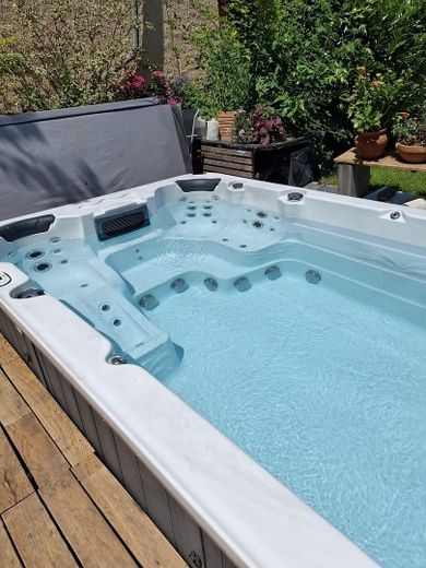 Modernes Wohnjuwel-komfortabel und effizient im Herzen von Offenbach Bürgel – Pool & Spa