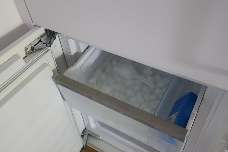 Hochwertiges, modernes Einfamilienhaus | Großer Garten | Sanierung 2014 | Klimaanlage | PV-Anlage – Küche 4 | Ice-Maker