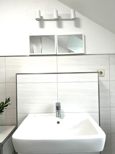 Disponible a partir de octubre de 2026: hermoso y luminoso apartamento de 2,5 habitaciones – Waschtisch