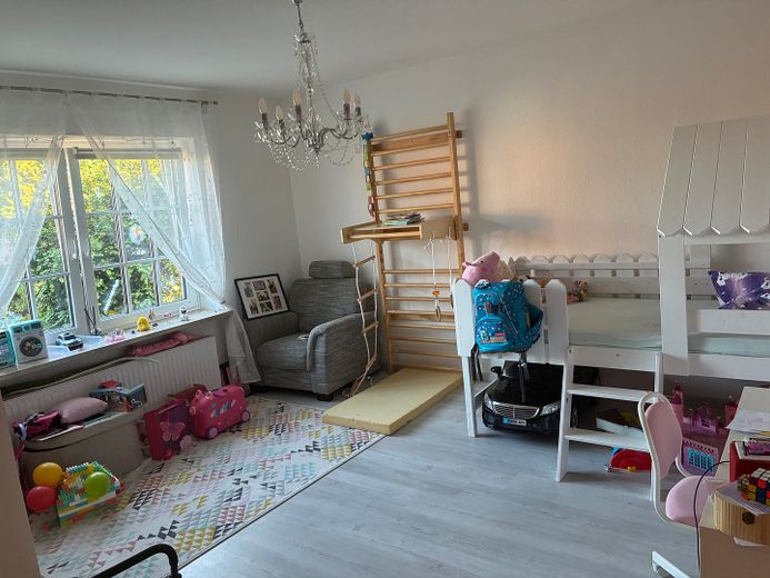 Einfamilienhaus mit Einliegerwohnung – Kinderzimmer unten