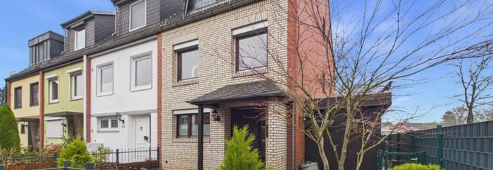 Osterholz | Available immediately: family house with a lovingly maintained garden and garage