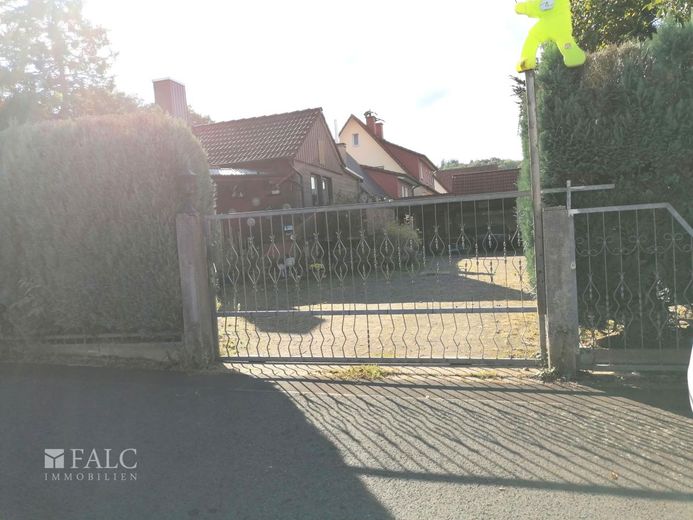 Zufahrtstor zum Grundstück