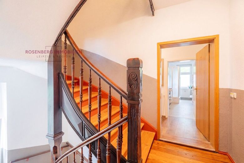 Charmante 3-Raumwohnung mit Balkon 
und Stellplatz im Leipziger Osten! – Immobilie in Leipzig / Engelsdorf zu verkaufen_3-Raum_Treppenhaus