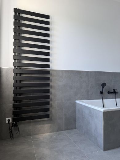 سكن أول حصري - شقة قديمة أنيقة 4 غرف في موقع مركزي – Badezimmer (Tageslicht)