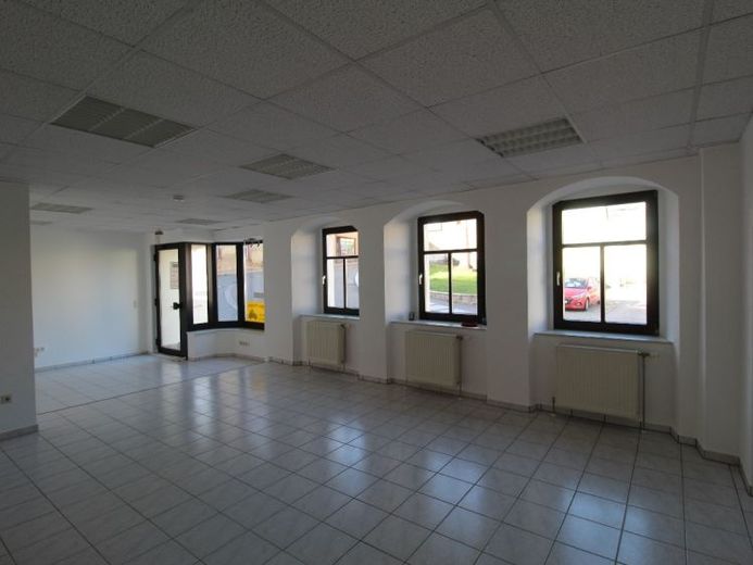 * Piccola unità commerciale ben ristrutturata * – Foto 1