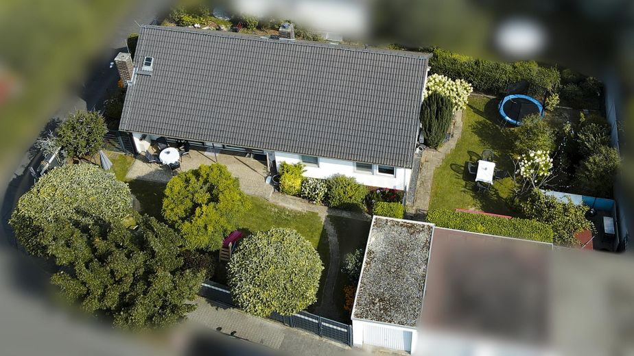 Freistehendes Familienhaus mit Traumgarten, Terrasse, Garage und viel Platz in Reinheim – Drohnenaufnahme