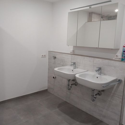 großes Badezimmer
