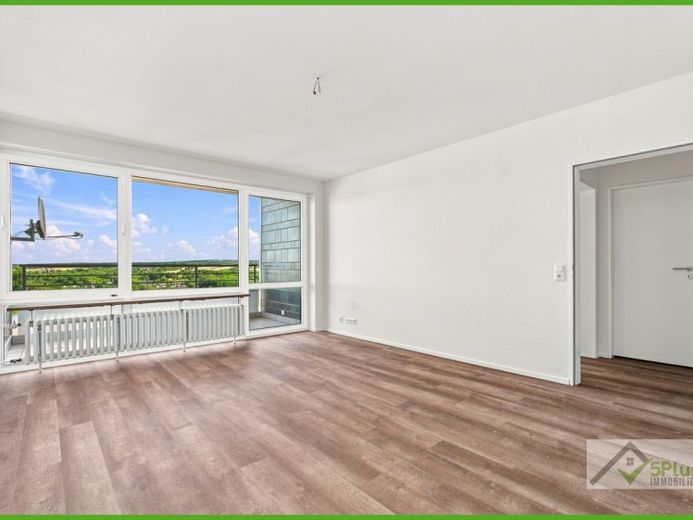 + 5PLUS + WOHNEN MIT PANORAMA: ETW MIT TRAUMHAFTEM FERNBLICK ÜBER DEN DÄCHERN VON AACHEN / WALHEIM + – Foto 1