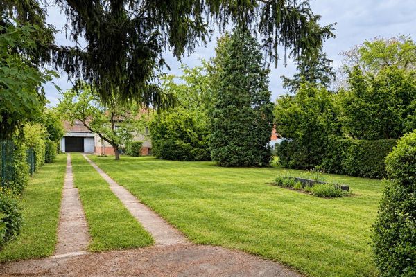 Hermoso terreno edificable en la segunda línea junto al lago: 975 m²