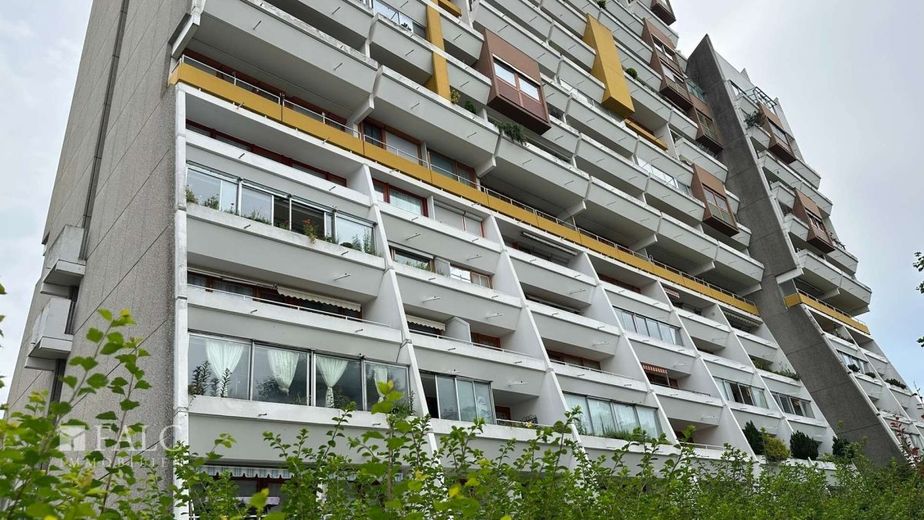 Helle 2-Zimmer-Wohnung mit großzügigem Wintergarten in Augsburg-Lechhausen – Außenansicht