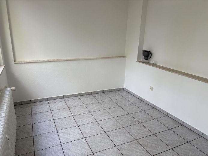 Renovierte und attraktive 4-Zimmerwohnung in top Lage! U.S. Army personnel are welcome! – Küche Ansicht 2