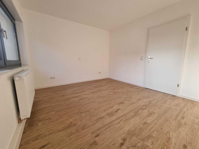 Haus statt Wohnung: 3-ZKB+Garten+Terrasse+Garagen – Büro