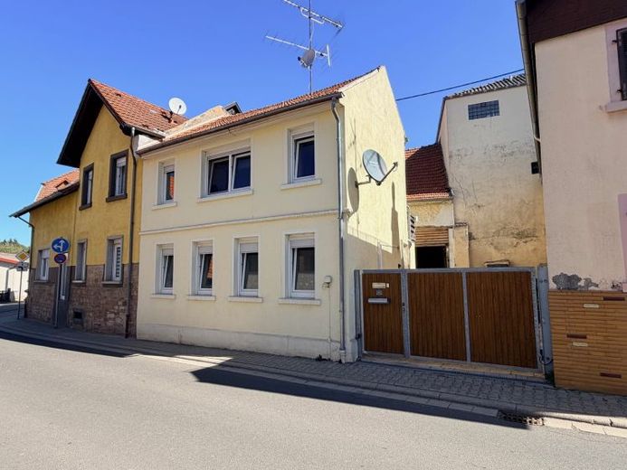 EUPORA® Immobilien: Wohnhaus mit Scheune und Innenhof in Kriegsfeld -vermietet- – फोटो 1