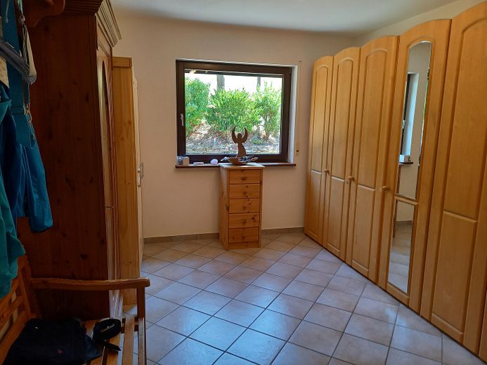 Großzügiges Wohnen im gepflegten Landhaus (nähe Golfplatz/Waldrand) PROVISIONSFREI – Schlaf-,Schrankhzimmer