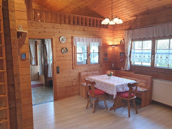 Kleines Haus mit Keller und großem Garten in Schärding, Österreich – Wohnzimmer 1/3