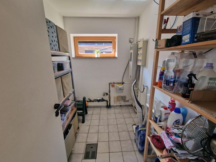 DA PRIVATO: Casa adatta alle famiglie a Bordesholm (bifamiliare) – Wirtschaftsraum