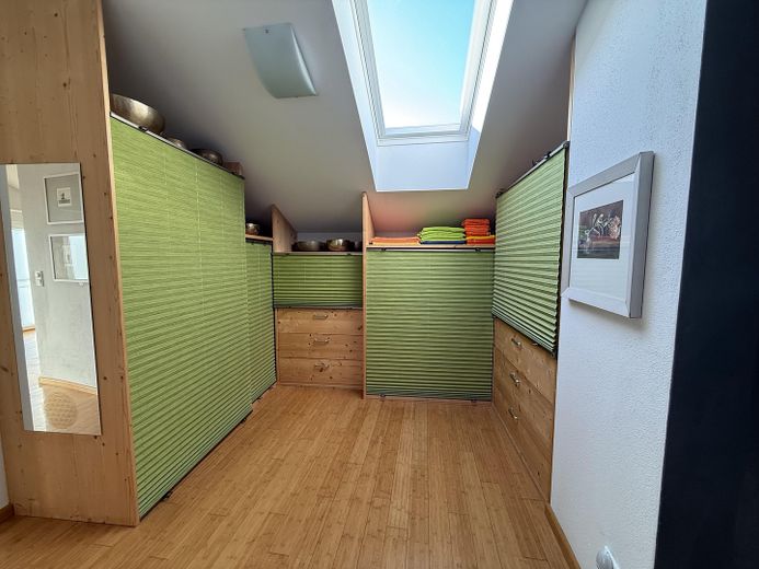Modernes Einfamilienhaus mit freiem See- und Bergblick Nähe  Prien – Ankleide