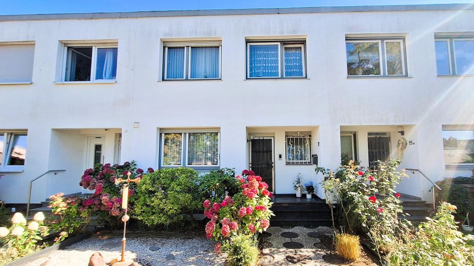 Casa a schiera ben tenuta con ampia terrazza sul tetto soleggiata e molto spazio – Eingangsbereich