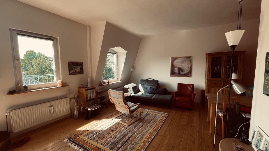 Helle Maisonettewohnung in Frankfurt am Main – Bornheim – Wohnzimmer
