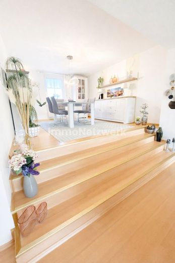 *Liebenswertes Reihenmittelhaus in Helmbrechts - Ihr neues Zuhause mit Weitblick* – Essbereich im Wohnzimmer