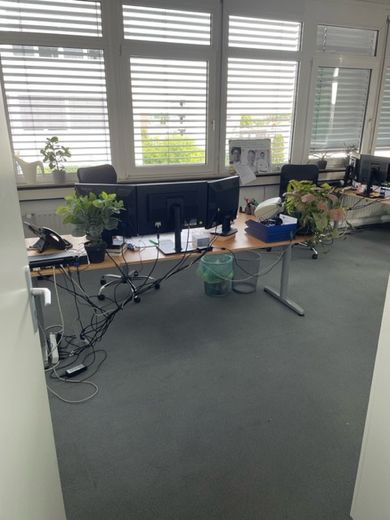 günstiger Büroraum in Gemeinschaftsbüro im Industriegebiet Leonberg an der Autobahn – Büro 7