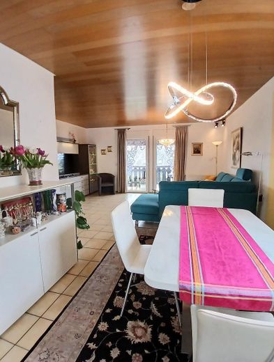 PROVISIONSFREI - Großer, charmanter  Bungalow mit Untergeschoß - keine Renovierungen, nur einziehen! – Essplatz,Blick z.WoZi m. Blk.