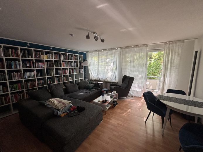Wohnzimmer möbliert
