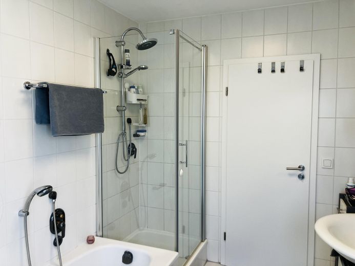 Dusche & Badewanne EG