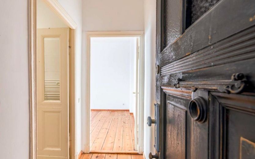 Altbau Single Wohnung in Bestlage – Eingang