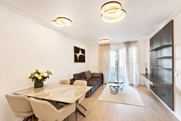 Hochwertig möblierte 2-Zimmer-Wohnung mit großzügigem Balkon