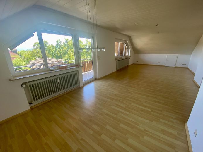 Teningen 3-Zimmer DG-Wohnung – Wohnzimmer