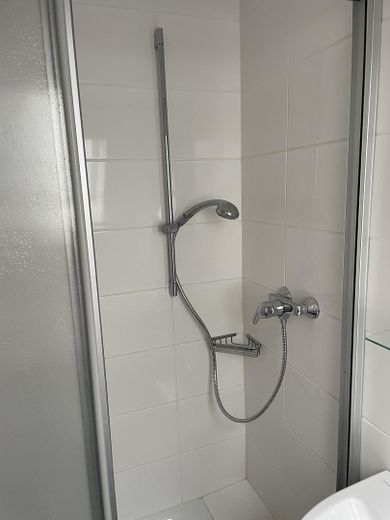 Appartamento singolo, luminoso e accogliente con balcone soleggiato – Dusche